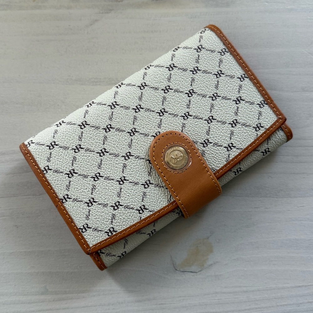 NWT Rioni Tan and Cream Trifold Wallet with Coin Holder